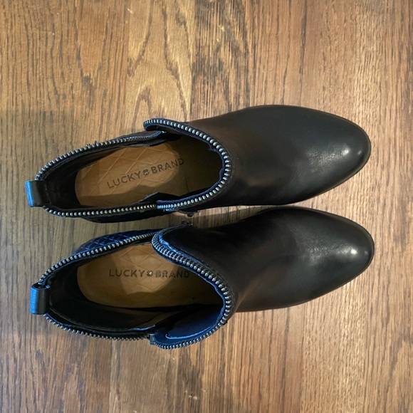 Lucky Brand black quilted booties 7 excellent condition - Picture 2 of 5